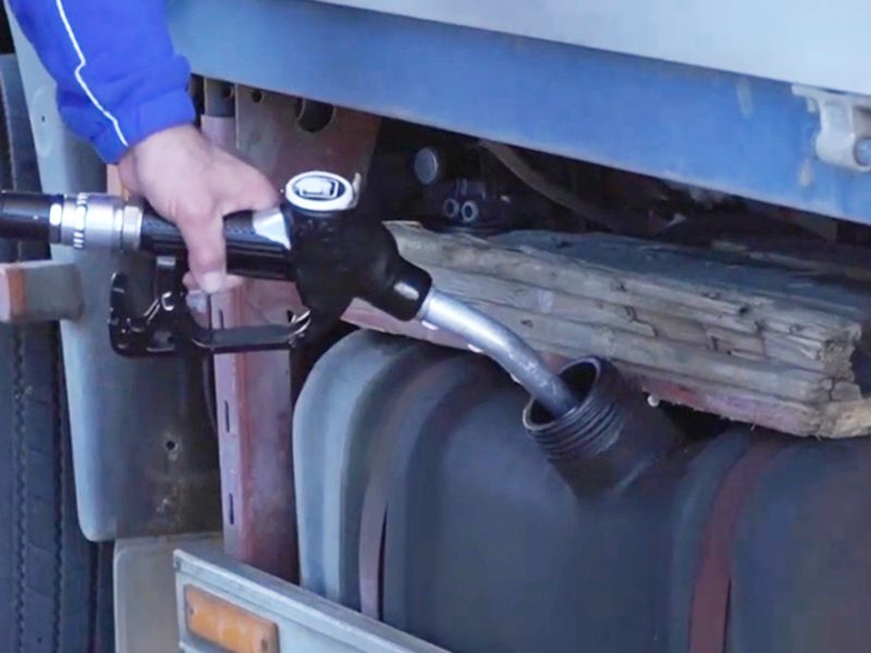 distributore di carburante rifornimento camion 1y