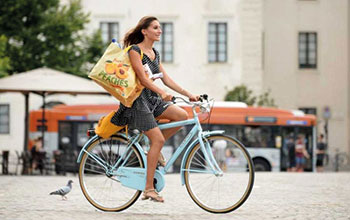 donna-in-bici