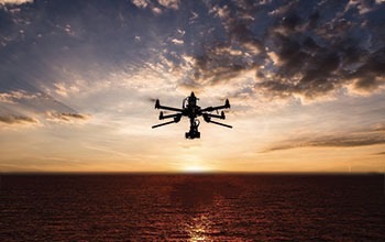 drone-notturna-con-mare