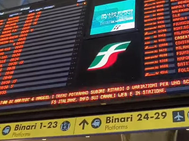 ferrovia roma termini stazione tabellone treni y1
