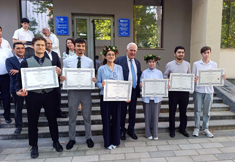 I primi sei laureati nella “filiale” dell’Università di Pisa in Uzbekistan