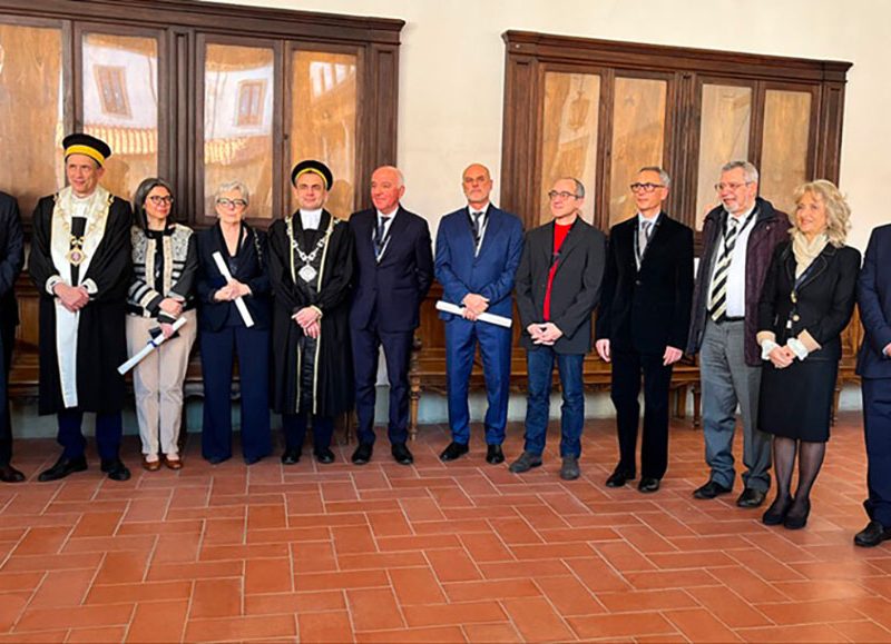 foto-di-grupppo-per-i-prof-dell-universit-di-pisa-che-hanno-ricevuto-l-ordine-del-cherubino-com1