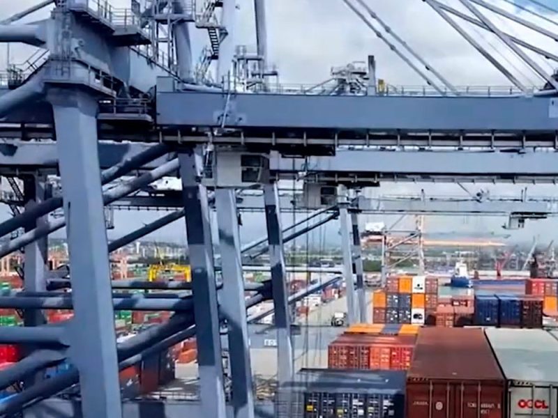 gru-in-un-terminal-container-1y