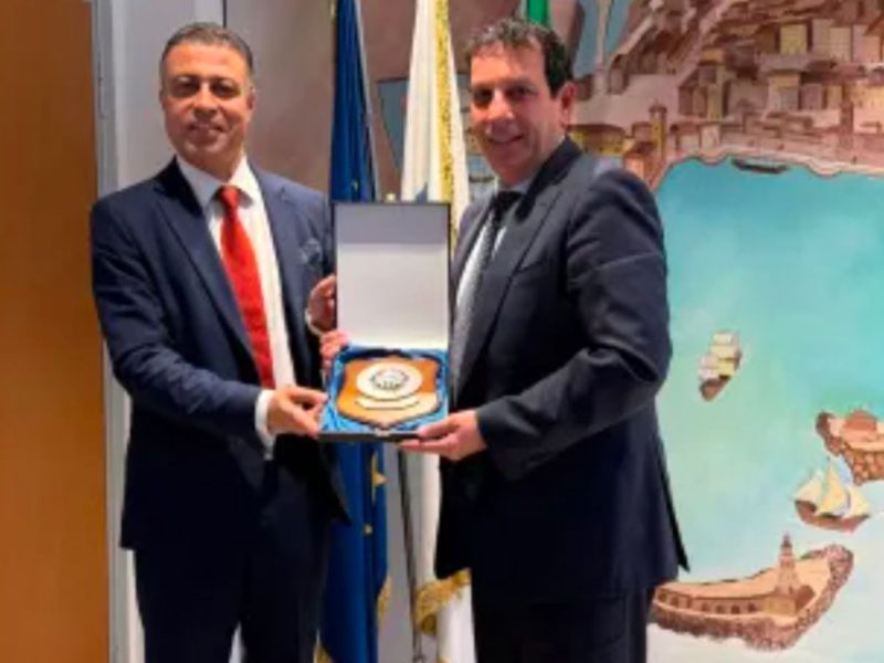 il-console-tunisino-Marwen-Kablouti-e-il-presidente-dell’Authority-laziale-Raffaele-Latrofa-1si