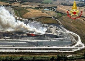 Rosignano, in campo la Cgil: reintegrato il dipendente licenziato dopo il rogo alla discarica