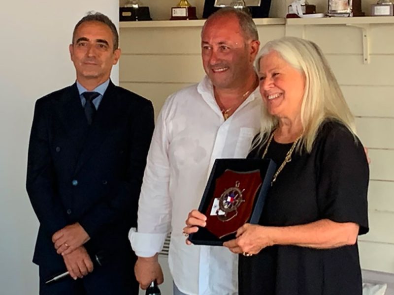 la-presidente-del-Propeller-Maria-Gloria-Giani-con-Fabio-Pagano-presid-Fedepiloti-e-Antonio-Giordano-presid-Gruppo-Ormeggiatori-e-Barcaioli-com1