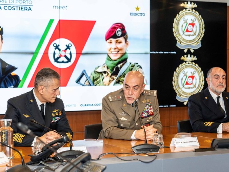 masiello in visita al com gen capitanerie com1