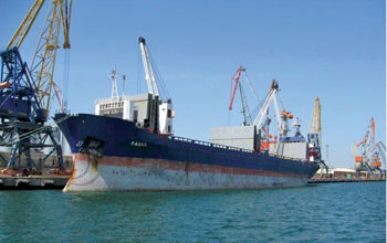nave-fermata-a-Livorno