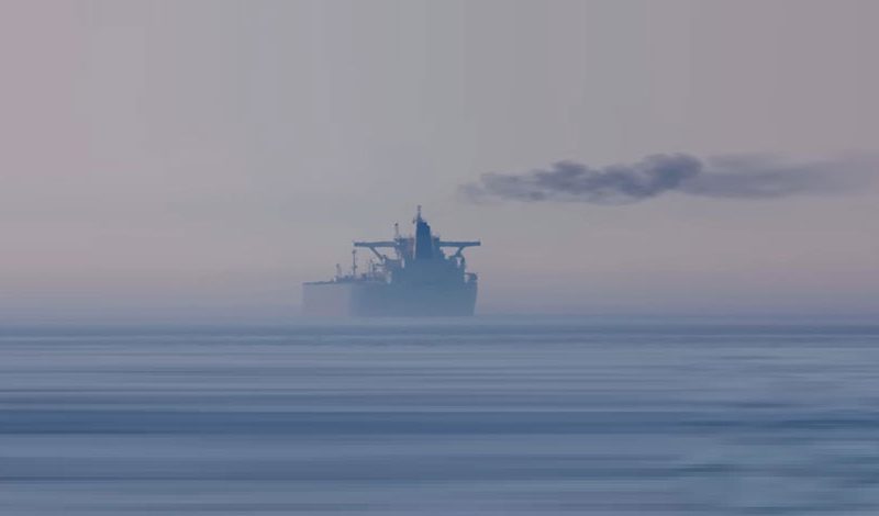 petroliera-in-navigazione-su-una-rotta-oceanica