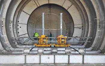 ponte-mobile-all’interno-di-un-mega-serbatoio