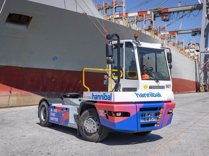primo-trattore-elettrico-nel-terminal-Contship-a-La-Spezia-com1