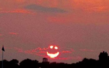 Article-image-PerfectlyTimedPhotos-A Smile From the Gods  – 1