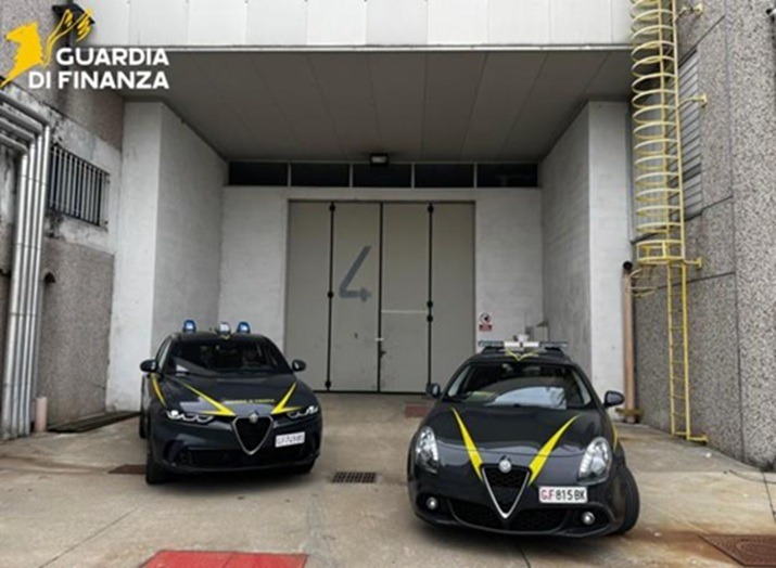 sequestra fabbrica di sigarette Gdf Bergamo 1com2