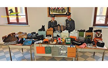 sequestri-merce-contraffatta-GdF-Livorno—24-gen-24