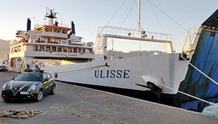 sequestro-navi-Caronte-&-Tourist