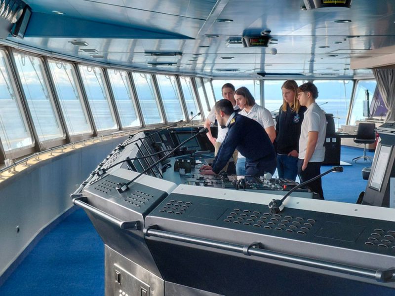 stage-studenti-Nautico-Cappellini-a-bordo-di-navi-Moby-com2