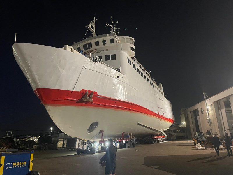 traghetto Isola del Giglio per Gestione Bacini cpm1