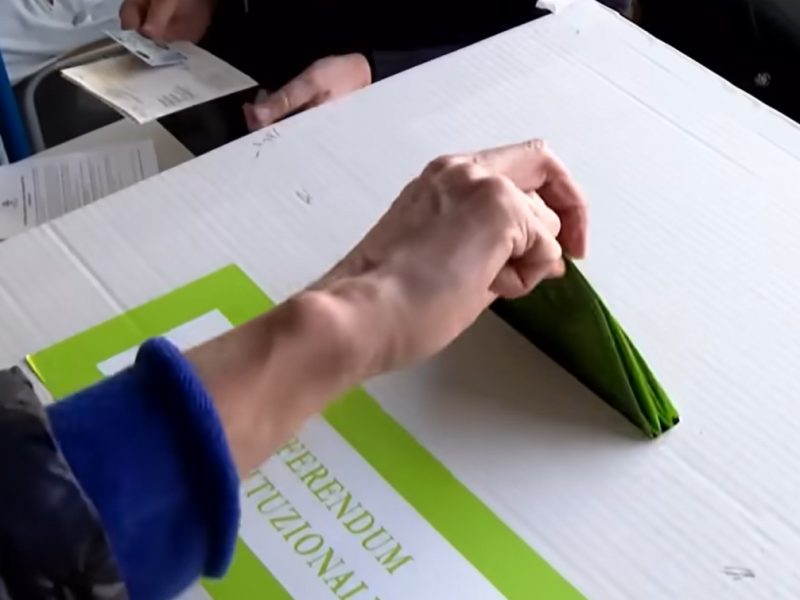 voto referendum urna
