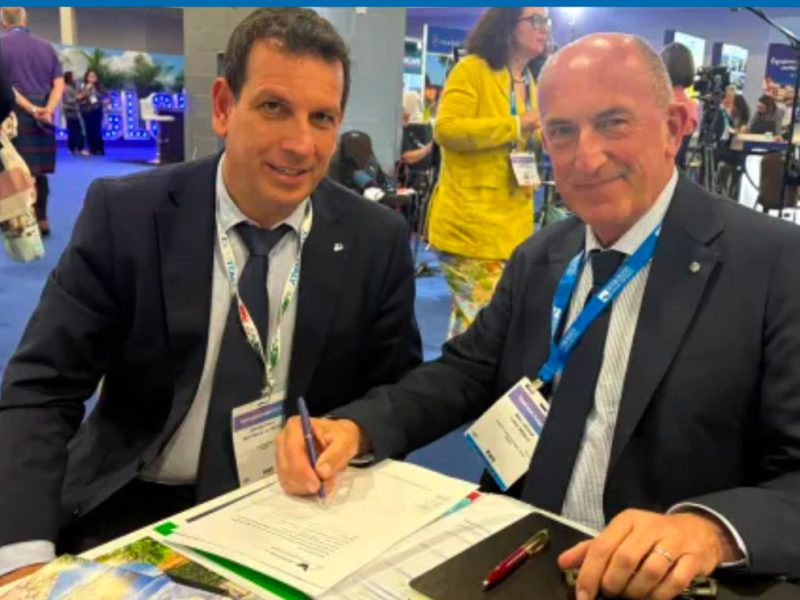 Al-Seatrade-di-Miami-Raffaele-Latrofa-presid-Authority-Civitavecchia-e-Luigi-Merlo-direttore-delle-relazioni-istituzionali-di-Msc–sit1