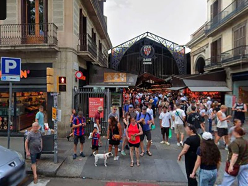 Barcellona-accesso-al-mercato-della-Boqueria-1svw
