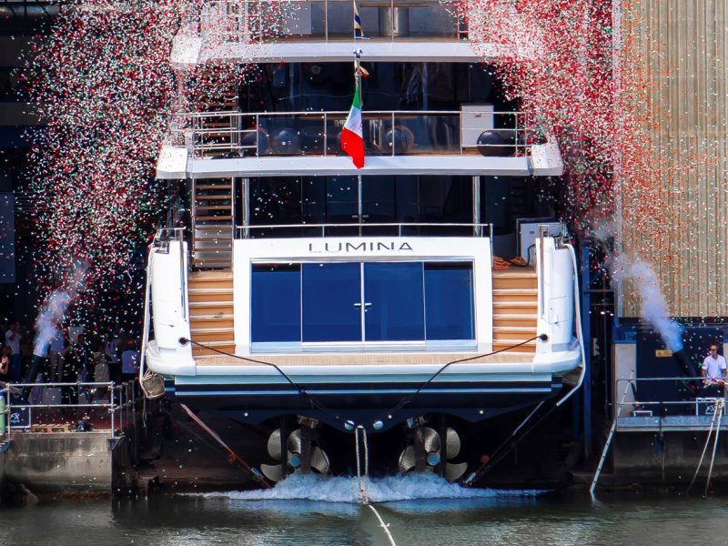 Benetti varo a scivolo dello yacht Lumina 44 metri a Viareggio com2