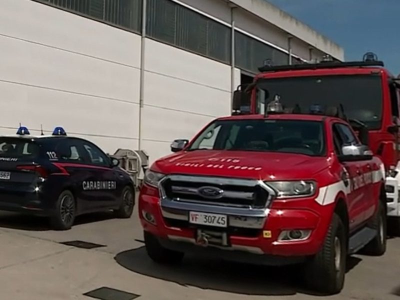 CARABINIERI E VIGILI DEL FUOCO SUL LUOGO DEL MORTO SUL LAVORO ROSIGNANO OMP