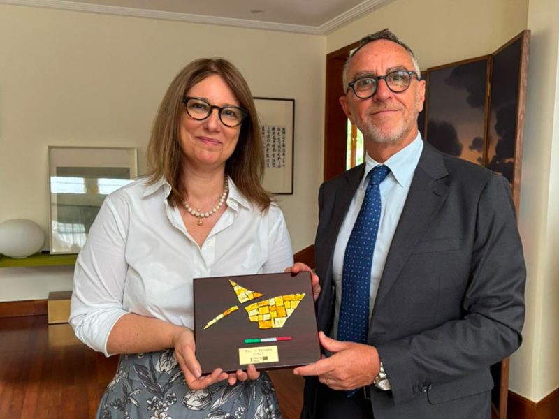 Francesco-Benevolo-presdiente-Authority-Ravenna-in-visita-al-consolato-italiano-a-Shanghai-1si