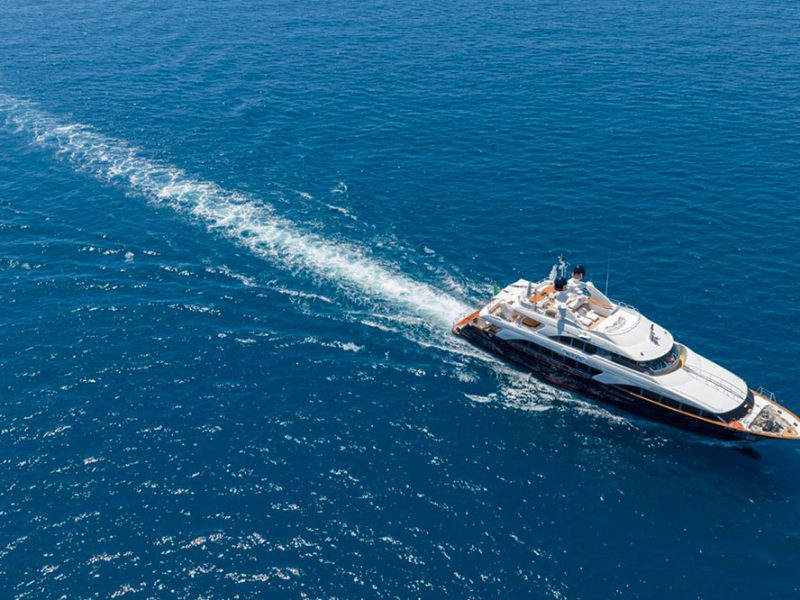 Il-Kos-in-navigazione—è-uno-yacht-Benetti-Classic-di-37-metri-datato-2009-nei-cantieri-Lusben-per-il-refit-com4