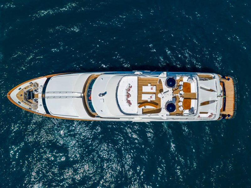 Il-Kos,-yacht-Benetti-Classic-di-37-metri-datato-2009-nei-cantieri-Lusben-per-il-refit-com1