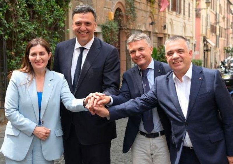 Il-viceministro-italiano-Edoardo-Rixi-con-la-viceministra-cipriota-Marina-Hadjimanolis,-il-ministro-greco-Vasilis-Kikilias-e-il-ministro-maltese–Chris-Bonett-com1