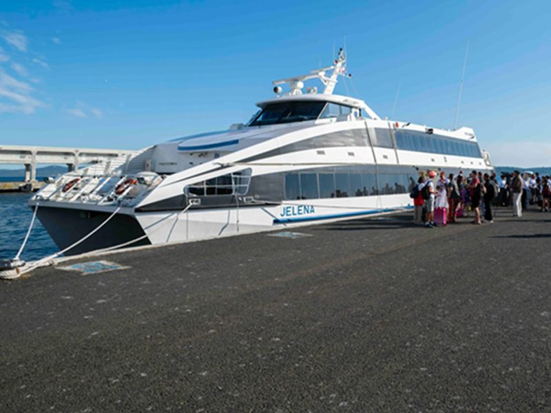 La-nave-Jelena-di-Jadrolinija-usata-per-il-collegamento-veloce-fra-le-due-sponde-dell’Adriatico-com1