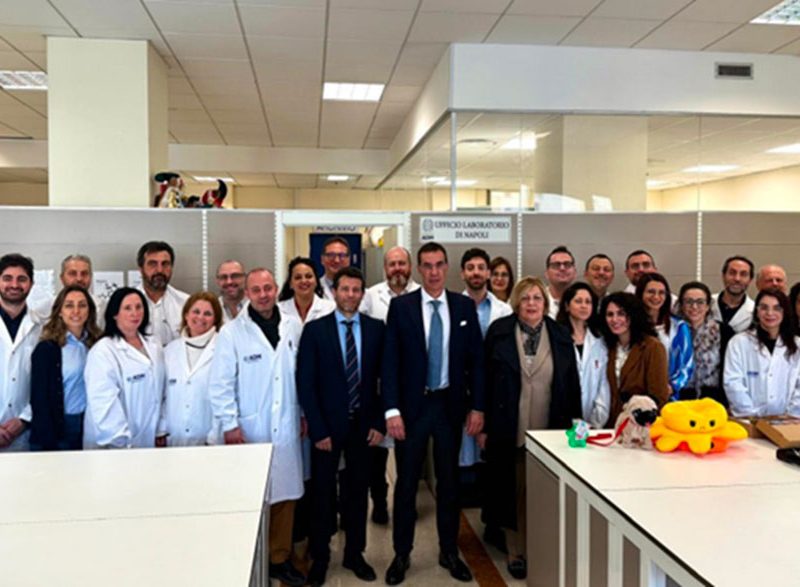 La-visita-del-direttore-Roberto-Alesse-agli-uffici-Adm-a-Napoli-com1