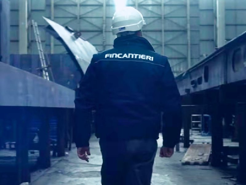 Lavoratore-al-lavoro-all’interno-di-una-azienda-del-gruppo-Fincantieri-1si
