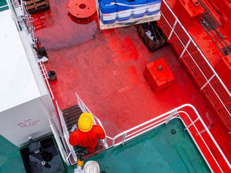 Lavoratori-a-bordo-di-una-nave-1gr1pe