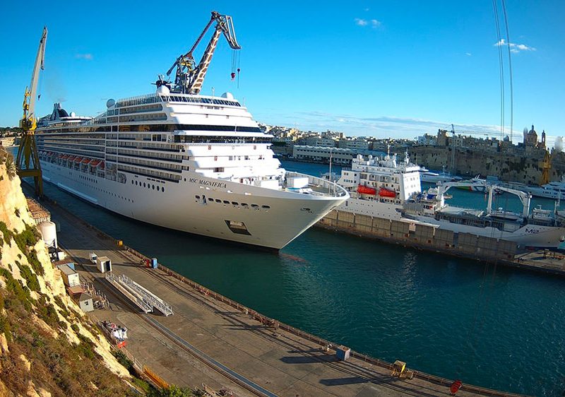 Msc-Magnifica-entra-nel-cantiere-Palumbo-di-Malta-com1