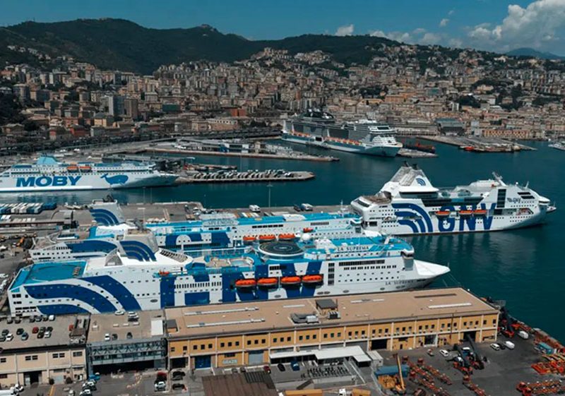 Porto-di-Genova-la-zona-dei-traghetti-1sico1