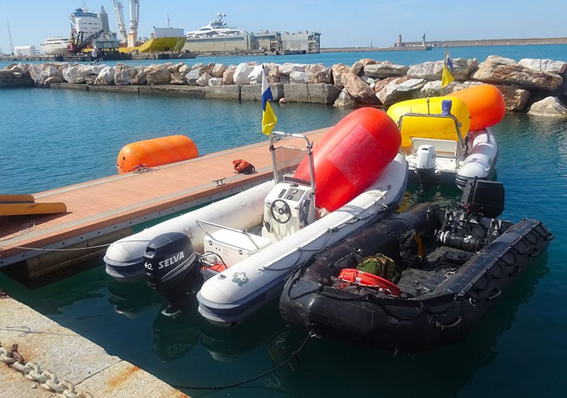 Un-selva-40CV-con-la-potenza-reale-impegnatosu-un-gommone-per-la-posa-delle-boe-di-regata