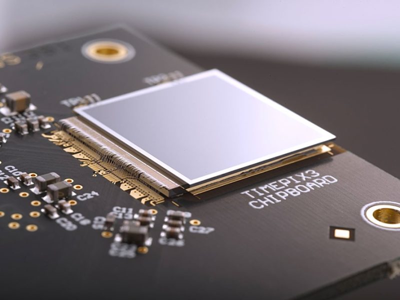 Un-sensore-Timepix-realizzato-in-un-team-internazionale-del-qu-ale-fanno-parte-universita-di-p-isa-e-Infn—ffoto-Cern-sit1