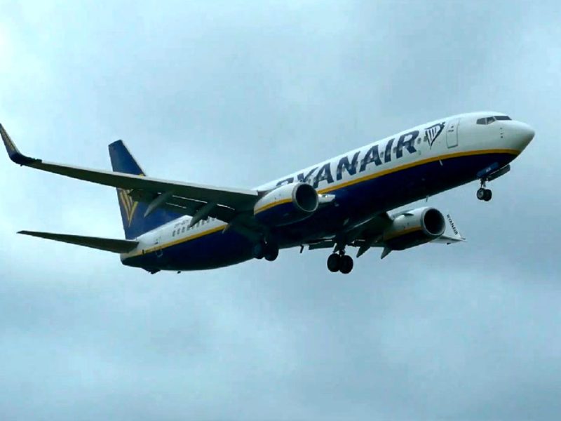 aereo-ryanair-poco-prima-dell-atterraggio-a-pisa-y12