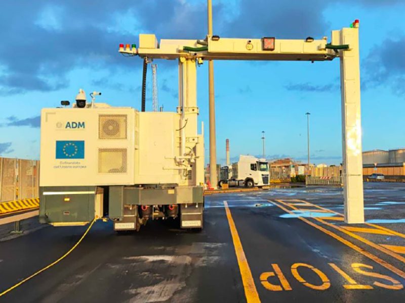 apparecchiatura-per-controlli-merce-nel-porto-di-Civitavecchia