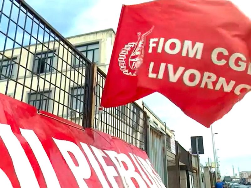 bandiera-Fiom-Cgil-davanti-alla-Pierburg-dirante-lo-sciopero-rgt