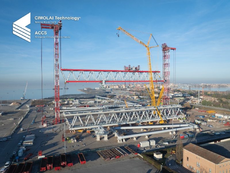 cimolai technology gru goliath preparate nel porto di Chioggia