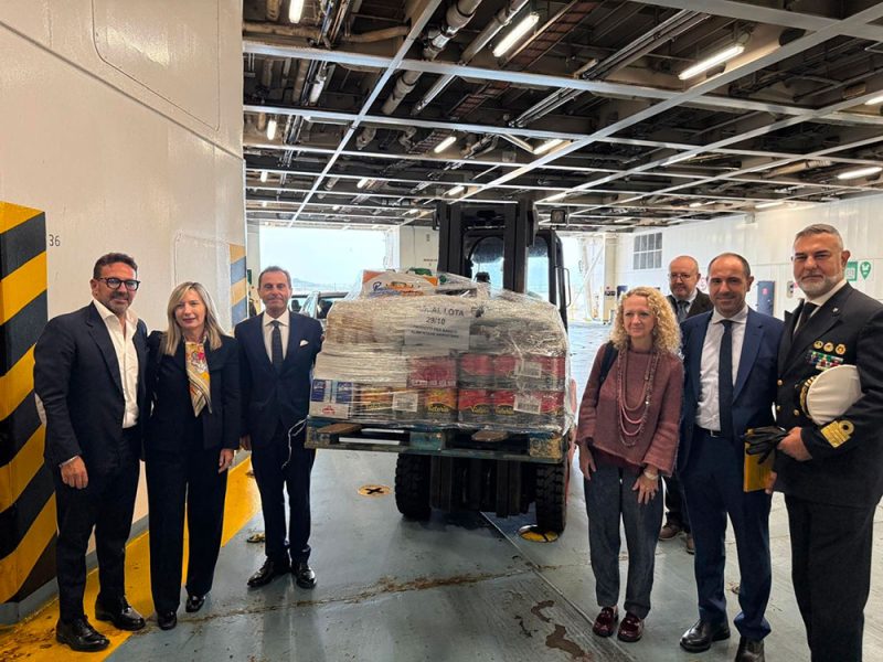 consegna-di-cibo-destinati-ai-poveri-corsica-ferroes-a-authority-cagliari