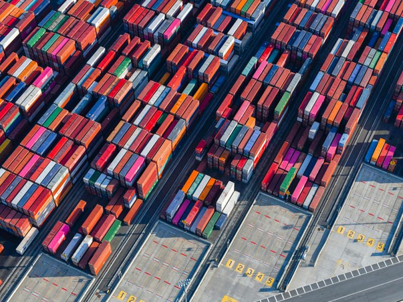 container-nel-porto-di-New-York-1grpe1