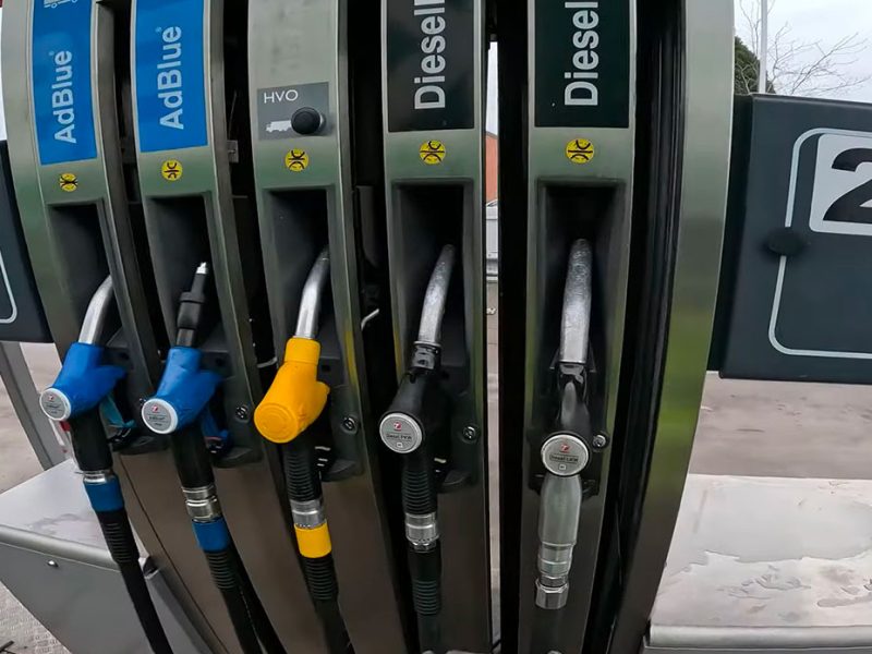 distributore-benzina-y22