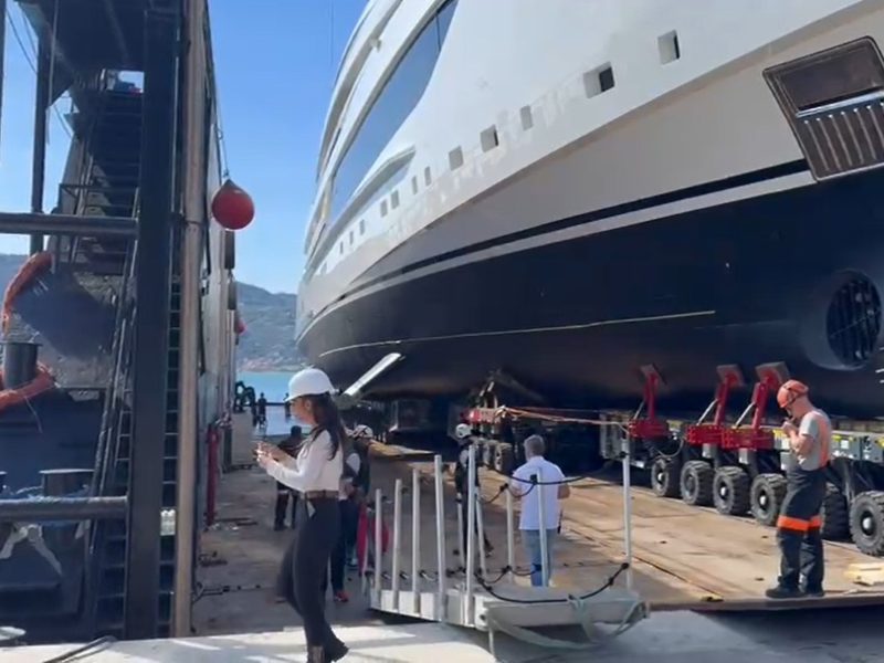 ercolino-sollevamentomegayacht-sanlorenzo-spezia-comv