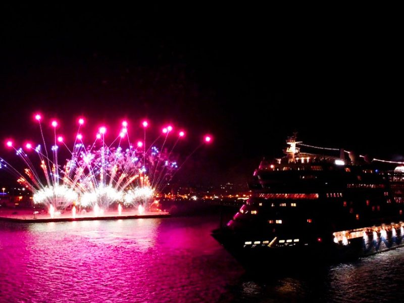 fine-stagione-crociere-a-taranto-con-fuochi-artificiali-com1