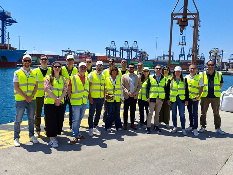 foto-di-gruppo-per-i-partecipanti-al-programma-di-formazione-del-progetto-Erasmus-della-portualità-com1