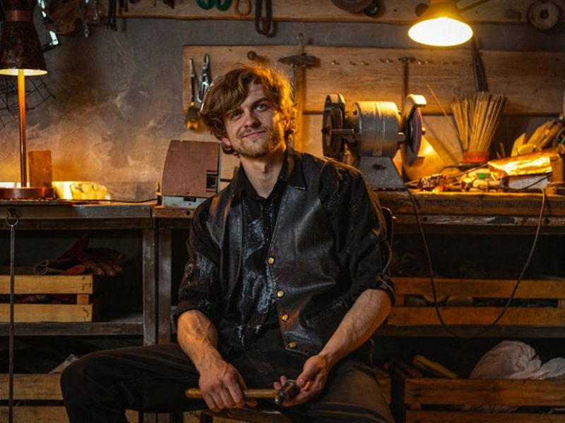 giovane-lavoratore-artigiano-pi1gr