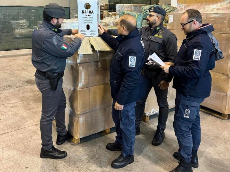 guardia-finanza-agenzia-dogane-sequestro-porto-gvenezia-gas-irregolari